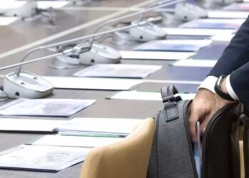 Media: regional officials are advised not to rest abroad