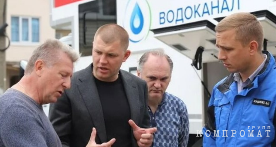 Denis Yurkovsky (in the center)