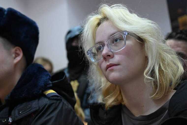 Street musician Naoko is confronted with a fresh accusation of